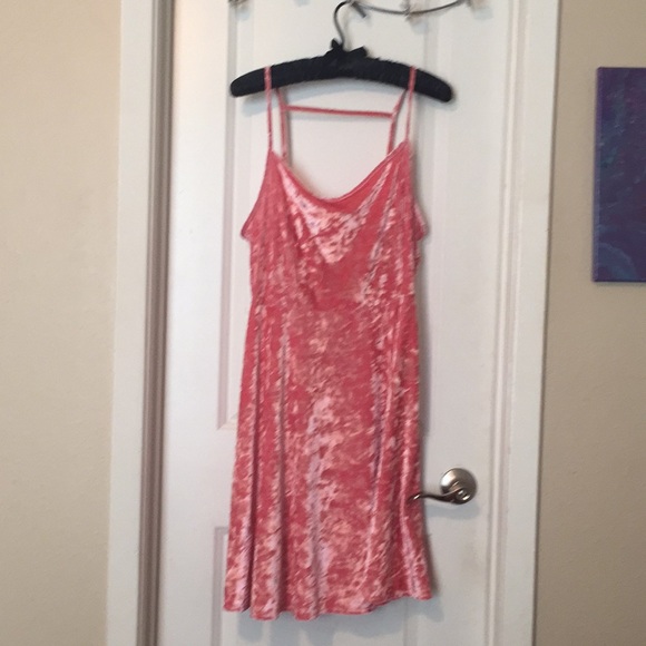 Forever 21 Dresses & Skirts - Pink velvet dress 💋